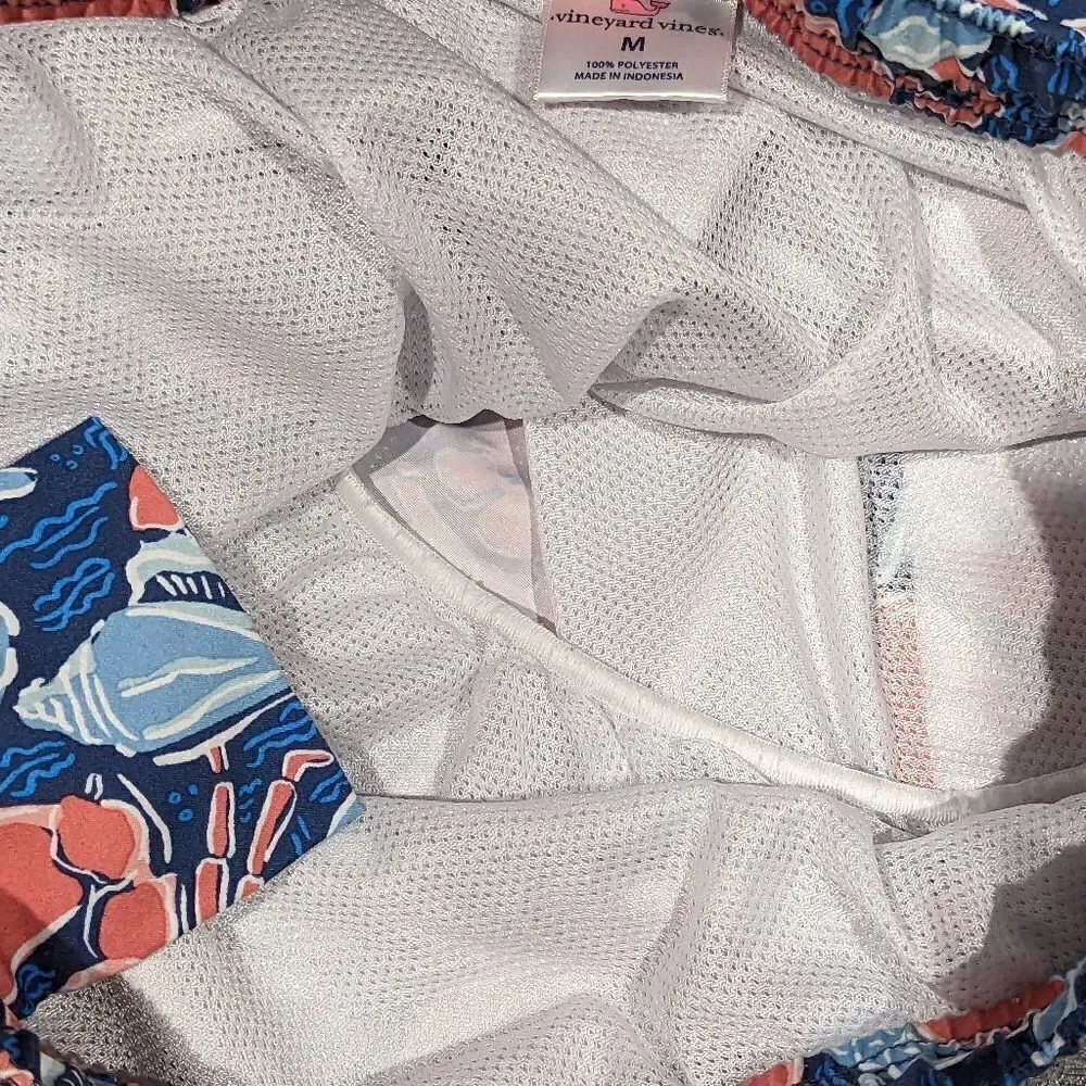 Vineyard Vines swim trunks‎